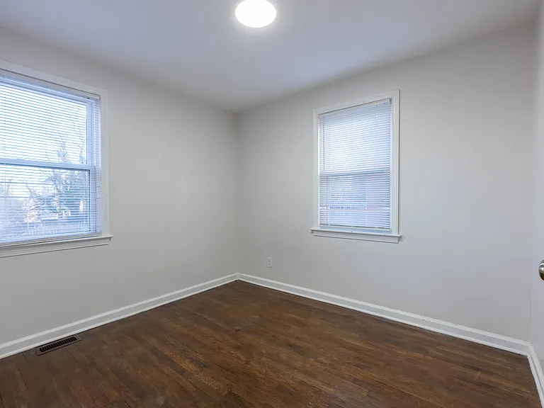 4502 Eads Pl NE — Photo 5