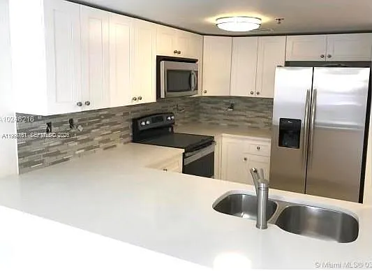 Building Photo - 55 E 4th St #102