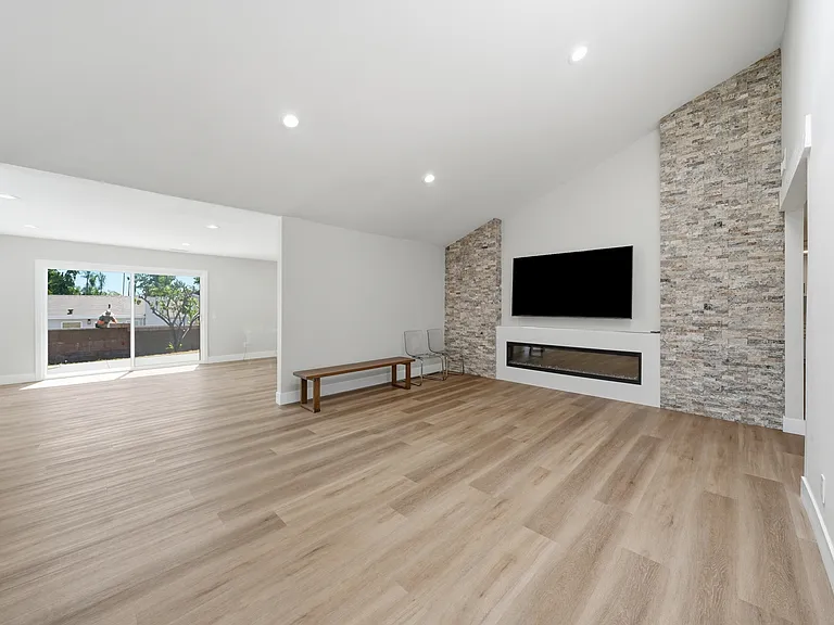 1814 N San Antonio Ave — Photo 8