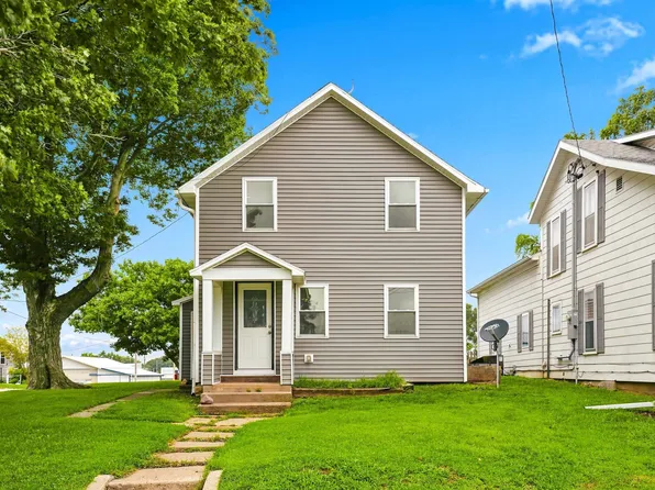 107 W Madison St, Edgewood, IA 52042