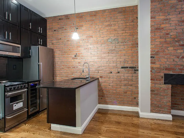 279 E 10th St #2 — Photo 8