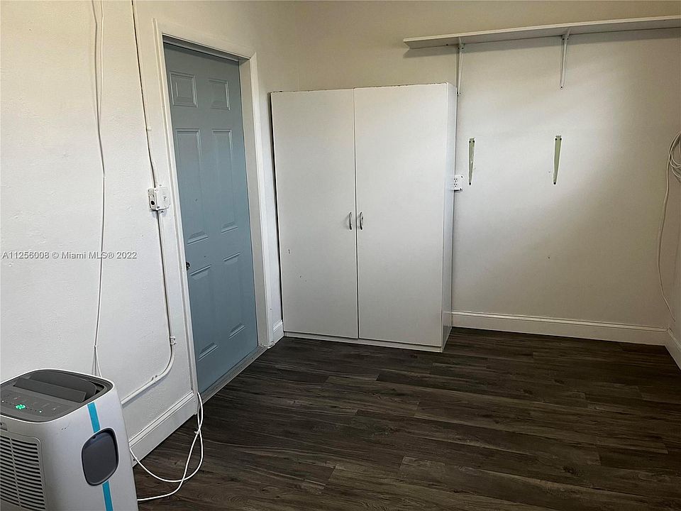 1st image of 980 NE 169th St #200