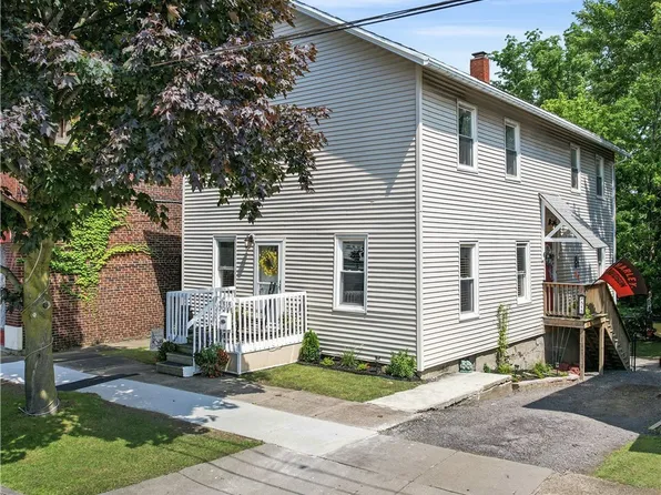 515 Cayuga Dr, Niagara Falls, NY 14304