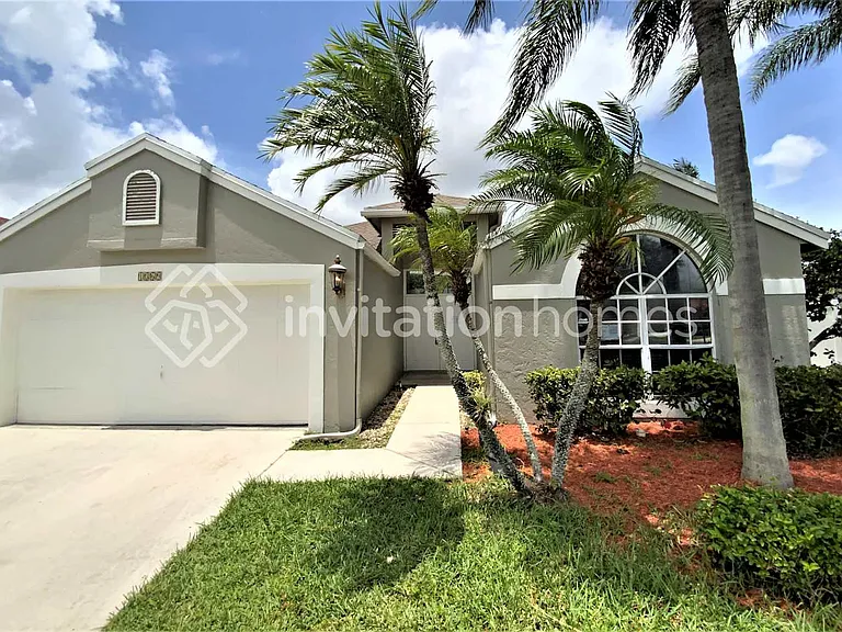1369 Fairfax Cir E — Photo 1