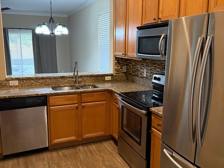3151 Retreat View Cir — Photo 4