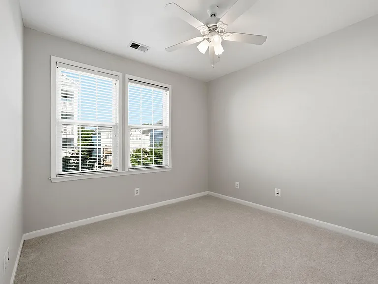 24678 Byrne Meadow Sq — Photo 17