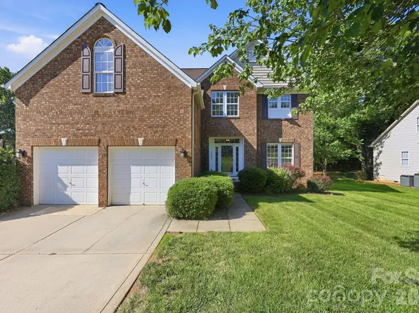 9004 Scottsboro Dr, Huntersville, NC 28078