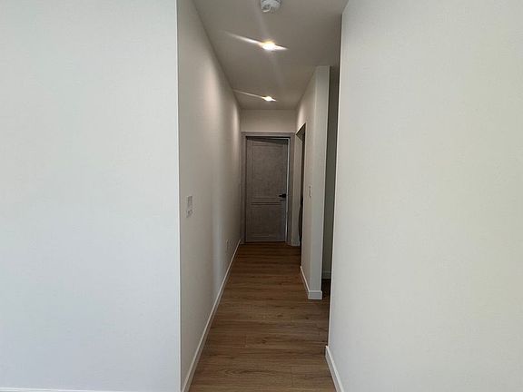 5th image of 2102 N Pass Ave #200