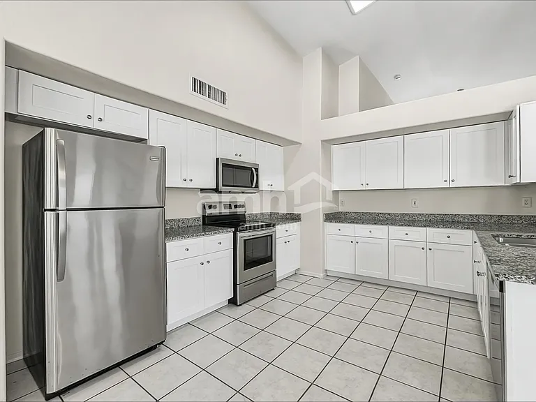 12554 W Holly St — Photo 3