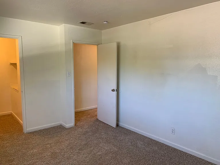 2106 Peppertree Way #3 — Photo 10