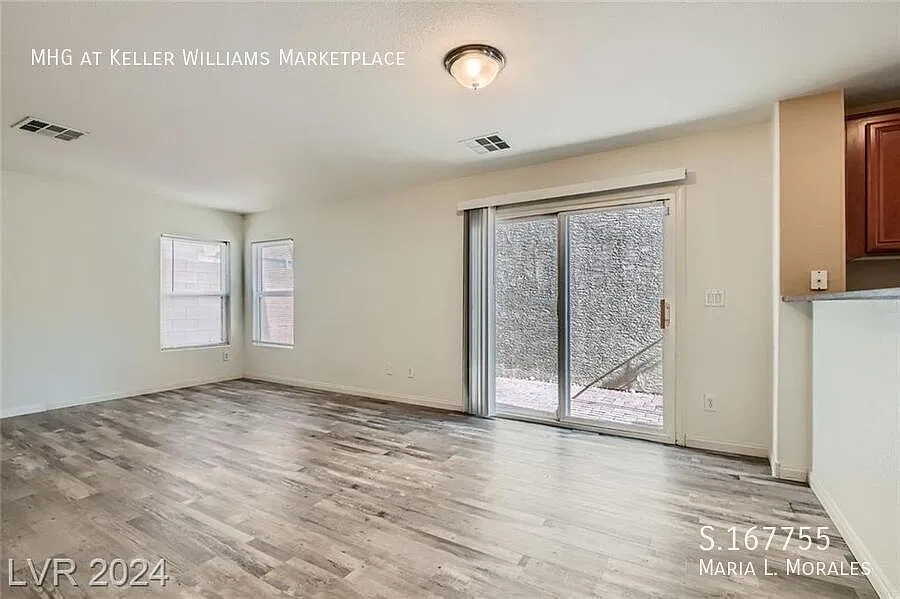 3 bed, $1,895 — Photo 3