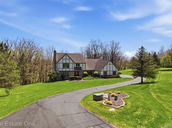 6514 Mountview Ct, Brighton, MI 48116