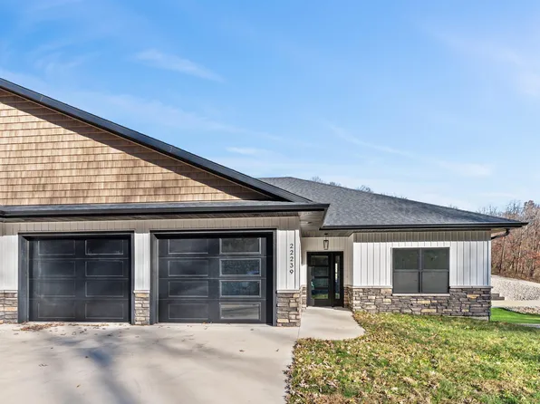 22239 255th St, Delhi, IA 52223