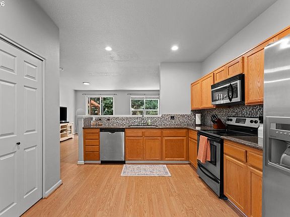 3rd image of 223 NE 76th Ave