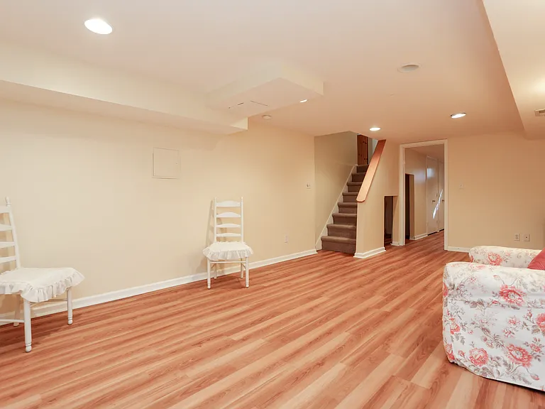 7 Susan Ct — Photo 17