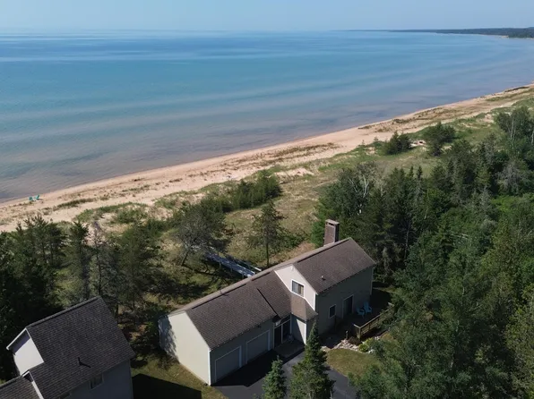 12719 Beach Rd, Naubinway, MI 49762