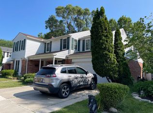 20224 Danbury Ln, Harper Woods, MI 48225