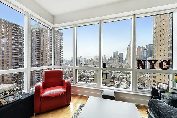 Rented by Bond New York | media 31