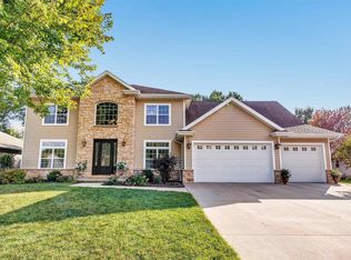 961 Faversham Way, Green Bay, WI 54313