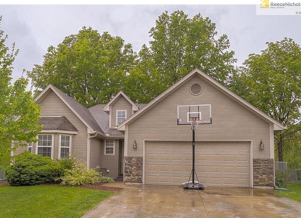 1st image of 208 SW Rock Creek Ln