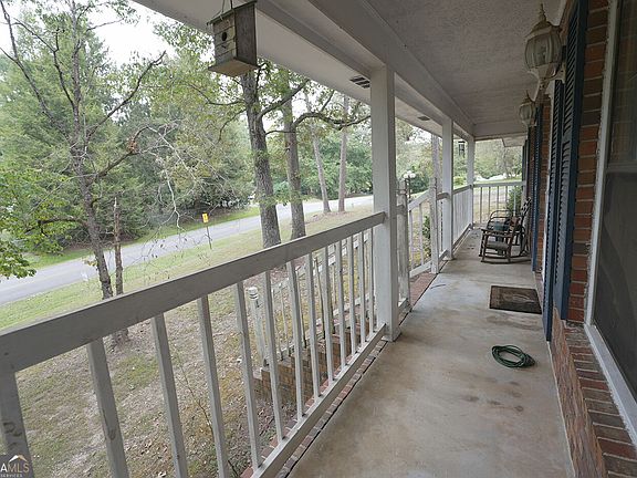 3rd image of 302 Ridgewood Rd