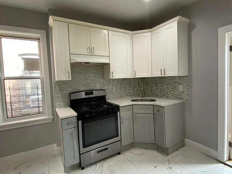 114 Maple St #3L — Photo 3