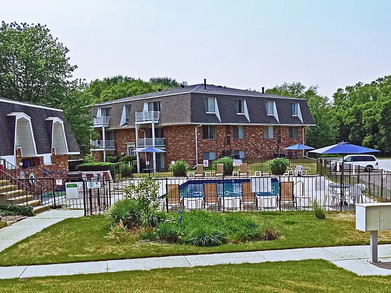 Clubhouse, Building, and Pool View