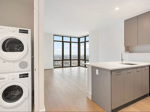 5th image of 92-27 160th St #1509