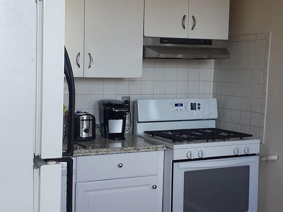 3rd image of 30 Reedsdale St
