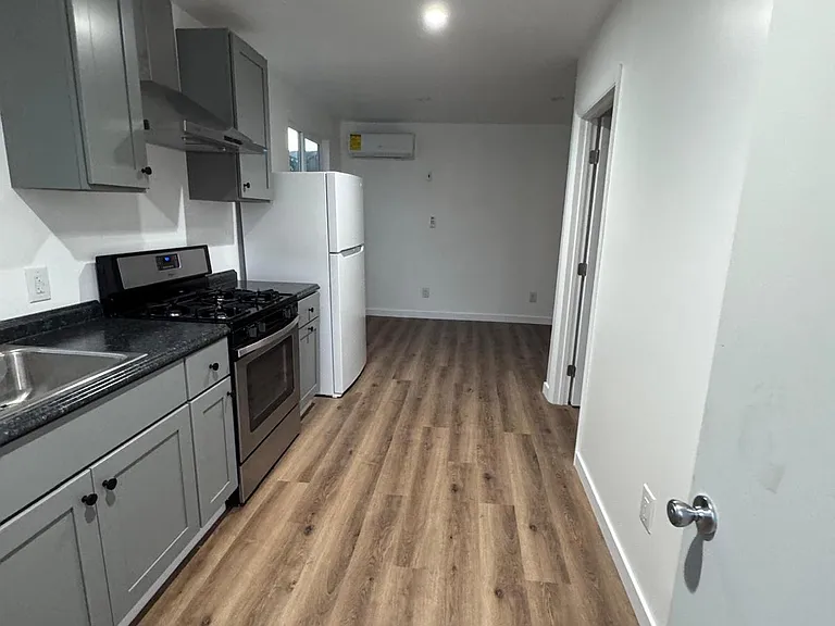 8829 Darby Ave — Photo 8