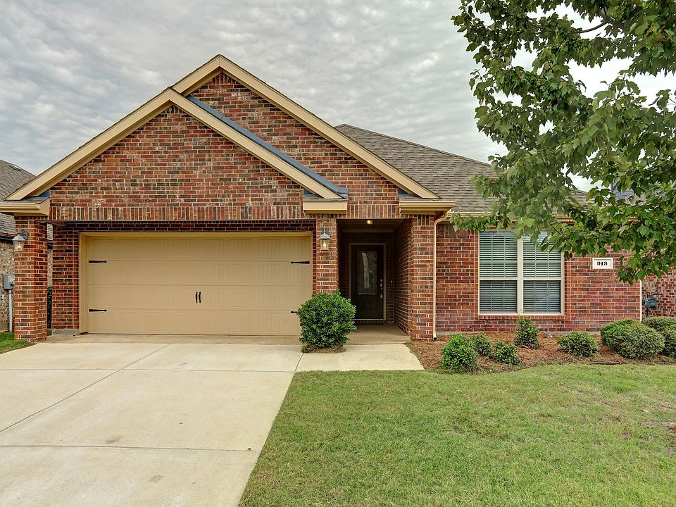 1st image of 913 Lake Woodland Dr