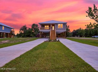 10113 Bald Eagle Dr, Biloxi, MS 39532