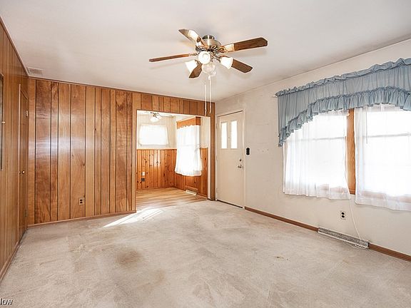 4th image of 951 Oakwood Dr