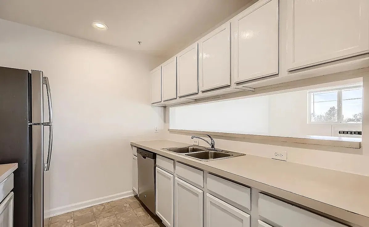 2 bed, 1.5 bath, 965 sqft, $1,580 — Photo 4