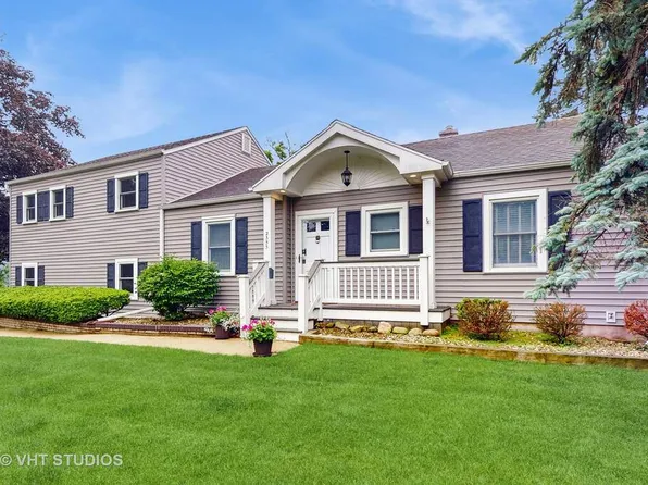 2333 Catherine St, Northbrook, IL 60062