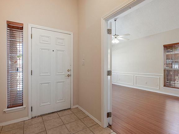 3rd image of 1116 Los Padres St SE