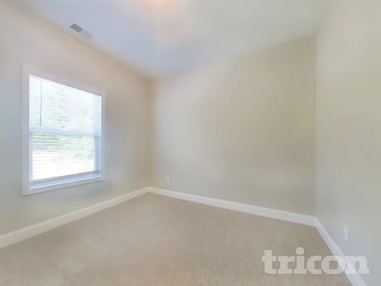 402 Cranbrooke Dr — Photo 10