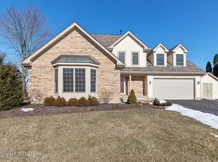 202 Banbury Ln, Grayslake, IL 60030