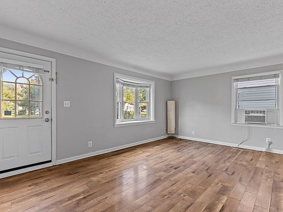 3rd image of 3915 Linwood Ave