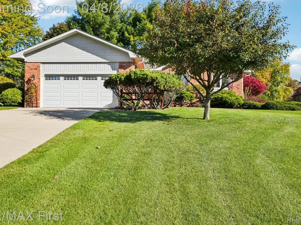 1200 Eagle Nest Dr, Rochester, MI 48306