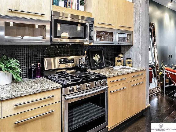 5th image of 1308 Jackson St #300