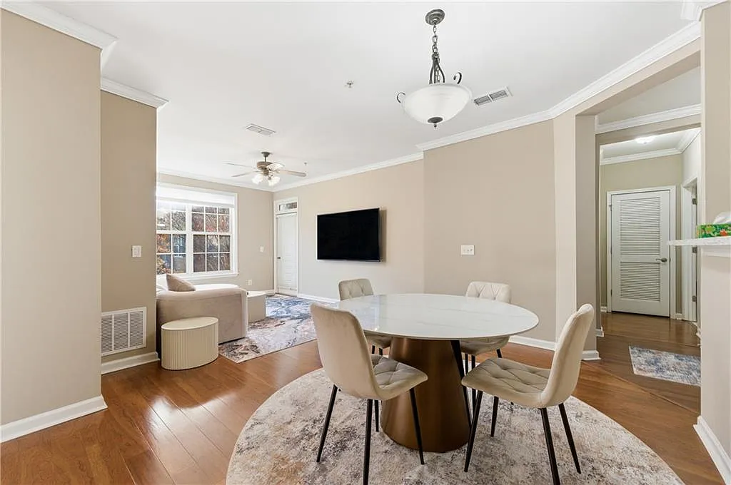 2 bed, 2.0 bath, 1175 sqft, $2,100 — Photo 4