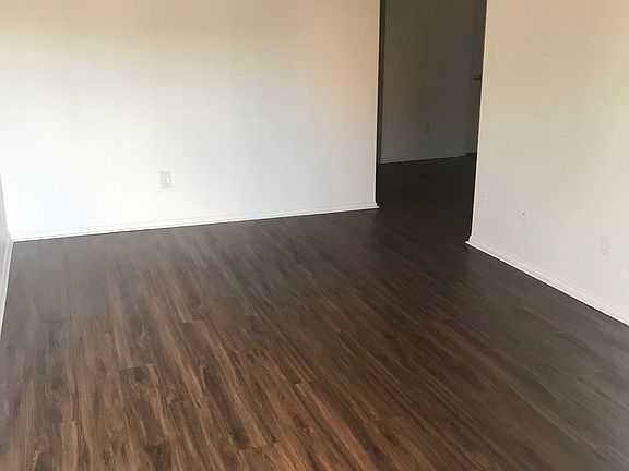 3rd image of 2905 Lasalle St