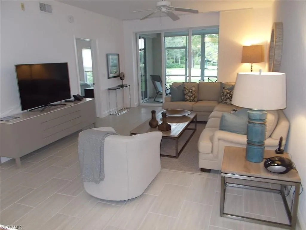 3 bed, 2.0 bath, 1340 sqft, $9,500 — Photo 3
