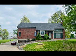 2070 Twin Pines Dr, Sedalia, MO 65301