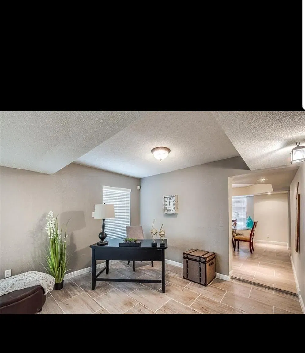 3725 La Cuesta Dr — Photo 1