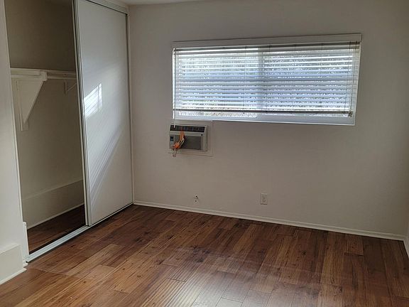 4th image of 13833 Oxnard St APT 3