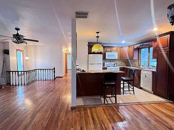 3rd image of 30 Taunton St #3