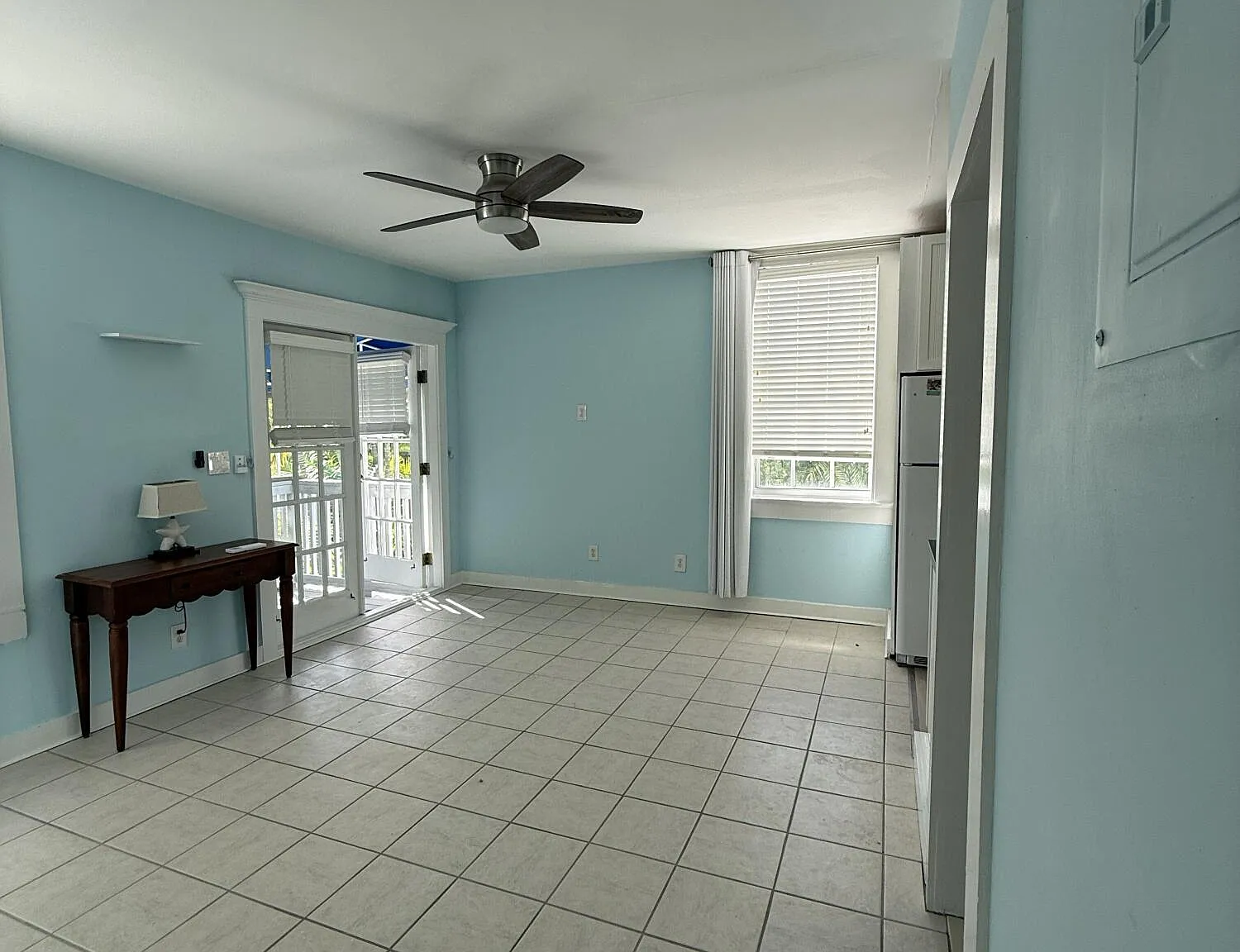 2 bed, 1.0 bath, $3,200 — Photo 2