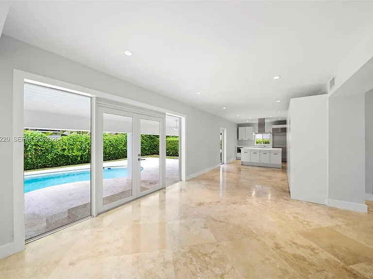 5510 Orduna Dr — Photo 3